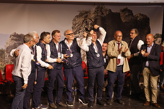 Concours d'imitation des chants d'oiseaux 2025 à Forcalquier l'équipe d'Italie championne d'europe